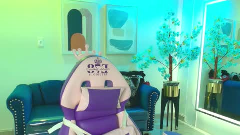 Nicolle online show from 01-14-26, 12:00