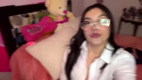 Nicole online show from 10-15-25, 04:45