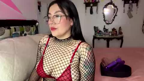 Nicole online show from 11-20-25, 03:45