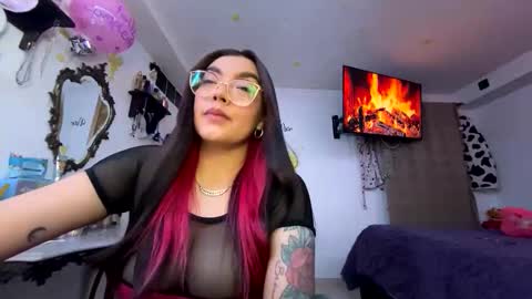 Nicole online show from 04-17-26, 05:43