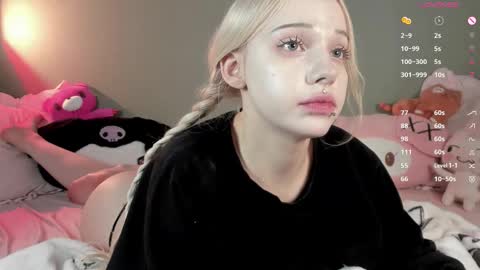 Mary online show from 10-30-25, 01:07