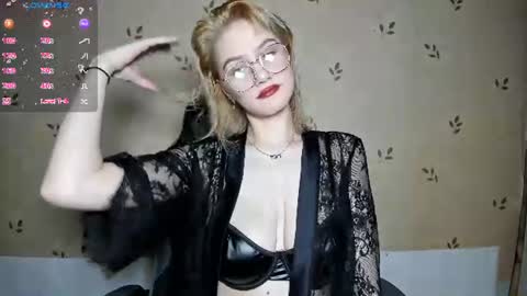 Snapshot of nicoledaviss_ chatting on 06-20-26, 07:16 NicoleDavis online show from 06-20-26, 07:16