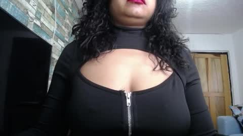 Snapshot of nicoleebon chatting on 03-31-26, 12:27 Nicole online show from 03-31-26, 12:27