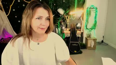 nicolehits online show from 05-06-26, 01:16