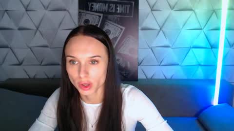 Snapshot of nicolemerz chatting on 05-28-26, 07:00 Nicole online show from 05-28-26, 07:00