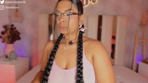 Snapshot of nicolemorelli2 chatting on 09-22-25, 03:47 Andrea give it a thumbs up please its important online show from 09-22-25, 03:47