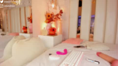 Snapshot of nicolemorelli2 chatting on 10-27-25, 11:58 Andrea give it a thumbs up please its important online show from 10-27-25, 11:58