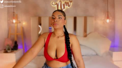 Snapshot of nicolemorelli2 chatting on 11-06-25, 11:55 Andrea give it a thumbs up please its important online show from 11-06-25, 11:55