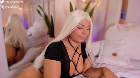 Snapshot of nicolemorelli2 chatting on 11-13-25, 11:42 Andrea give it a thumbs up please its important online show from 11-13-25, 11:42