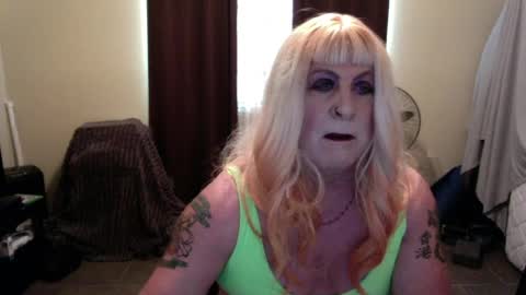 Snapshot of nicolescdfantasies chatting on 05-11-26, 10:40 Nicole CD online show from 05-11-26, 10:40