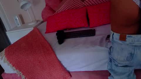 N I C O L E T  online show from 11-18-25, 07:29