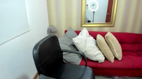 Snapshot of nicolettcolin chatting on 11-23-25, 05:13 Nicolettcolin online show from 11-23-25, 05:13