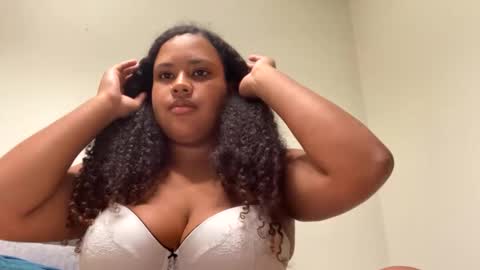 Snapshot of nicolette356 chatting on 10-09-25, 04:10 nicolette356 online show from 10-09-25, 04:10