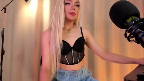 Nicol  online show from 02-10-25, 04:14