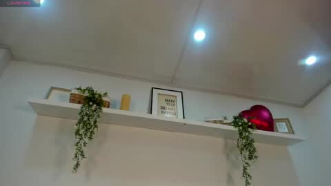 nicolle_evanss_ online show from 06-05-26, 06:52