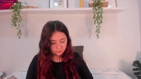 nicolle_evanss_ online show from 06-06-26, 06:07