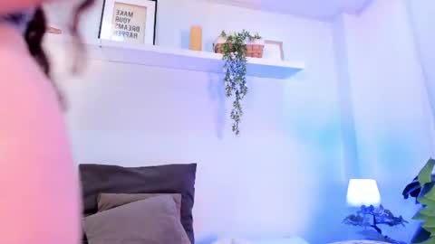 nicolle_evanss_ online show from 06-25-26, 05:12