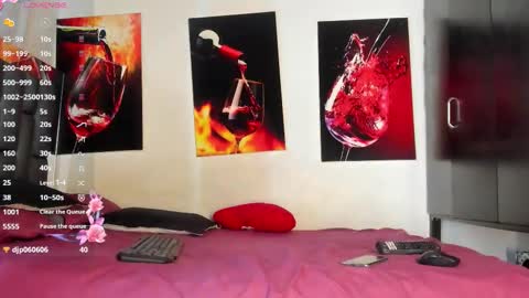 Snapshot of nicolle_hanks1 chatting on 09-25-25, 01:53 nicolle_hanks1 online show from 09-25-25, 01:53