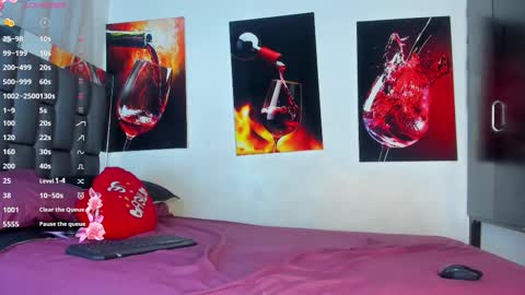 Snapshot of nicolle_hanks1 chatting on 09-26-25, 02:04 nicolle_hanks1 online show from 09-26-25, 02:04