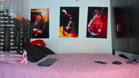 nicolle_hanks1 online show from 04-21-26, 02:51