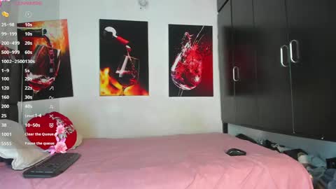 Snapshot of nicolle_hanks1 chatting on 04-26-26, 01:58 nicolle_hanks1 online show from 04-26-26, 01:58