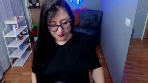 Snapshot of nicolle_silva chatting on 08-02-26, 12:14 Nicolle online show from 08-02-26, 12:14