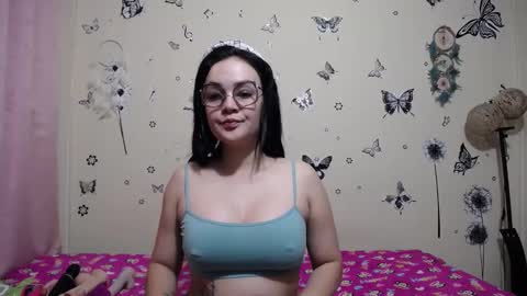 Snapshot of nicolle_sky chatting on 06-09-26, 08:15 nicolle_sky online show from 06-09-26, 08:15