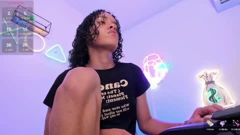 nicolle_smithh_ online show from 04-11-26, 12:20