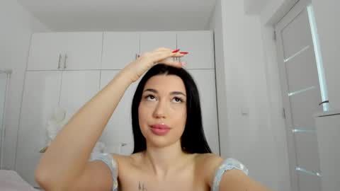 Nicolle online show from 03-01-26, 06:48