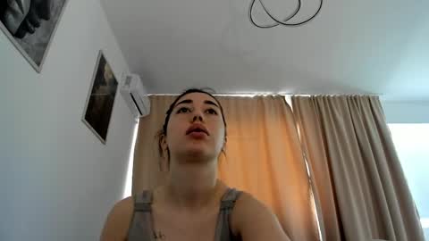 Nicolle online show from 04-18-26, 06:28