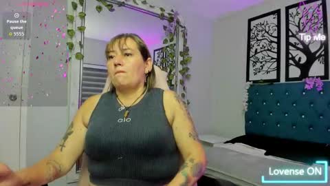 Snapshot of nicolleegp chatting on 02-25-26, 11:42 Daniela aponte online show from 02-25-26, 11:42