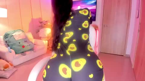 Nicolle  Go to Visit   online show from 02-05-25, 01:33