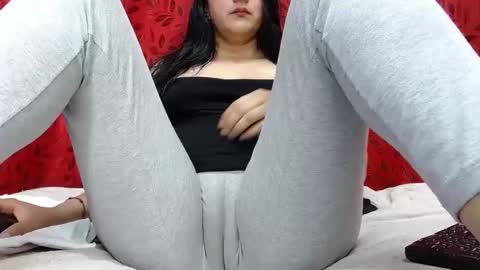 Snapshot of nicolleowens chatting on 11-04-25, 09:36 NICOLLE online show from 11-04-25, 09:36