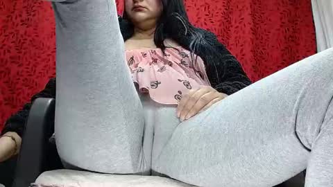 Snapshot of nicolleowens chatting on 11-14-25, 09:35 NICOLLE online show from 11-14-25, 09:35