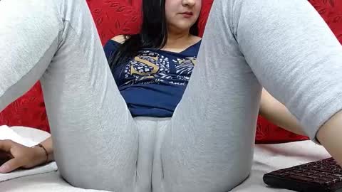 Snapshot of nicolleowens chatting on 11-18-25, 11:37 NICOLLE online show from 11-18-25, 11:37