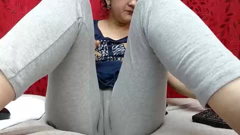 Snapshot of nicolleowens chatting on 11-21-25, 09:35 NICOLLE online show from 11-21-25, 09:35