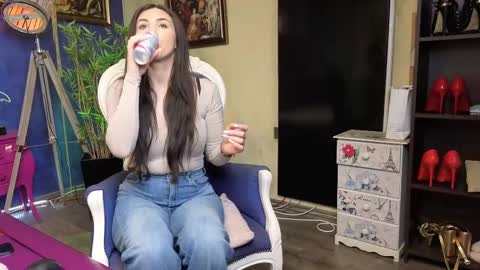 Snapshot of nicollepalmer chatting on 02-25-25, 08:47 Nicolle online show from 02-25-25, 08:47