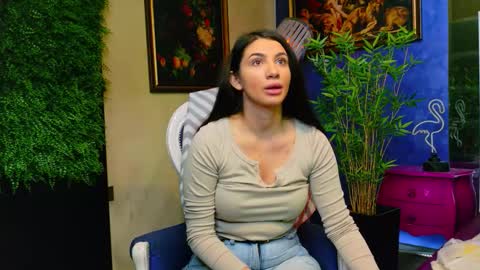 Snapshot of nicollepalmer chatting on 10-23-25, 12:15 Nicolle online show from 10-23-25, 12:15