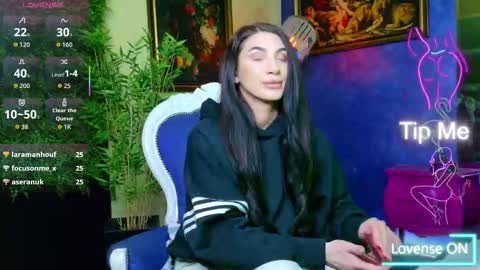 Nicolle online show from 11-14-25, 10:47