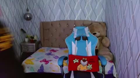 Nicolle Miley online show from 02-19-25, 04:12