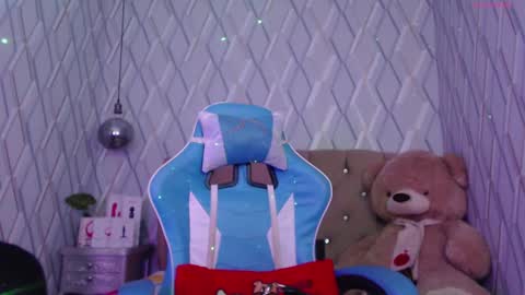 Nicolle Miley online show from 03-06-25, 01:48