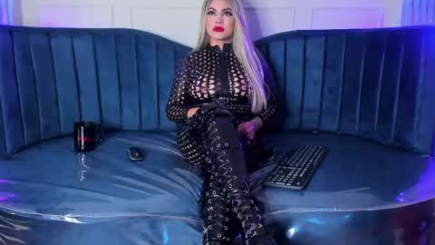 Nicollette Miller online show from 03-04-25, 12:22