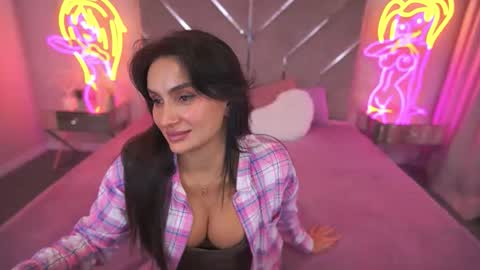 Snapshot of nicolnightt chatting on 11-17-25, 06:41 Nicole online show from 11-17-25, 06:41