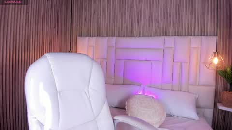 Snapshot of nicolsantoss chatting on 05-28-26, 11:18 Nicol online show from 05-28-26, 11:18