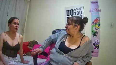 nicoltatiana_ online show from 10-23-25, 12:21