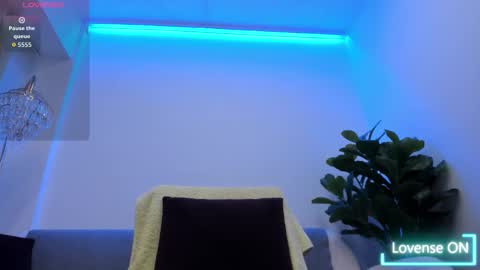 Snapshot of nidia_skye chatting on 09-20-25, 05:41 Adine online show from 09-20-25, 05:41