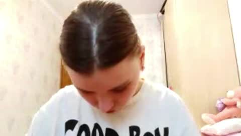 Snapshot of nievesmarchal chatting on 04-09-26, 02:33 Ella online show from 04-09-26, 02:33