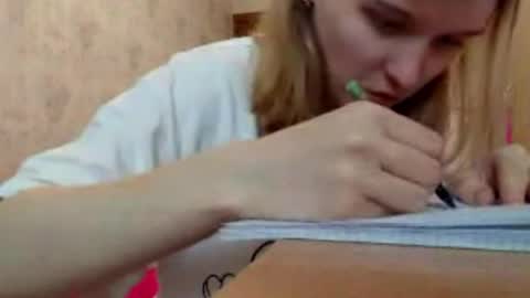 Snapshot of nievesmarchal chatting on 04-10-26, 01:27 Ella online show from 04-10-26, 01:27