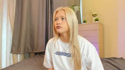 Hannah help me get 50 thumbs up online show from 06-29-26, 05:14