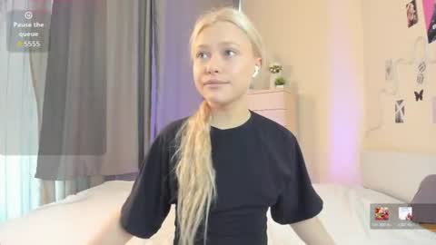 Hannah help me get 50 thumbs up online show from 07-02-26, 05:13
